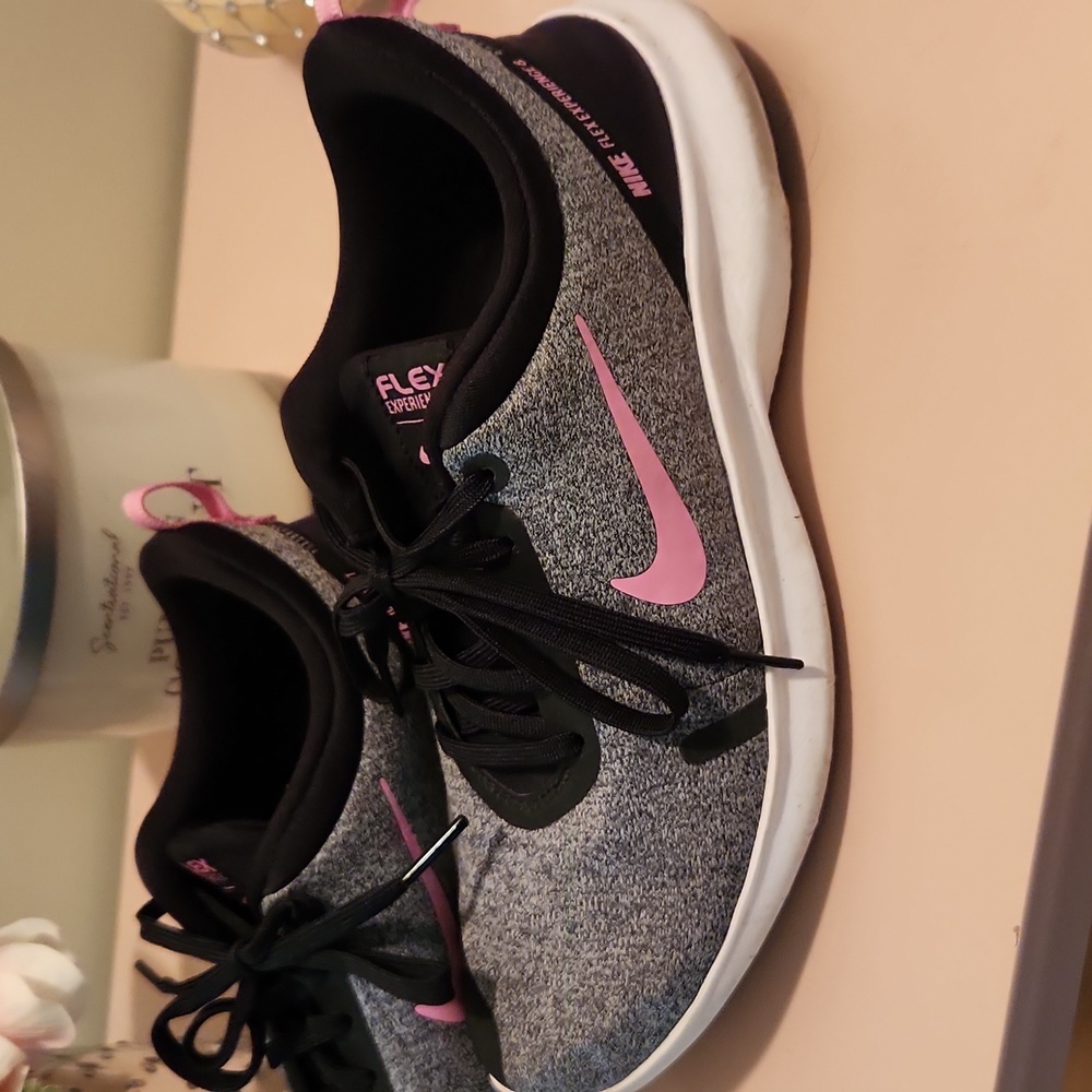 Nike Women's Flex Experience 8 Running Shoe